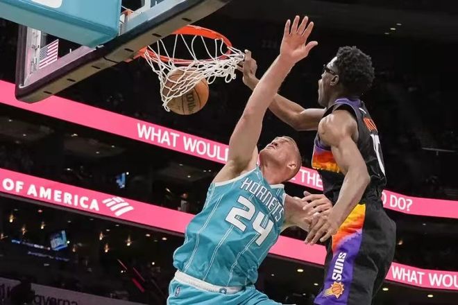 更衣室中的 更衣室中的